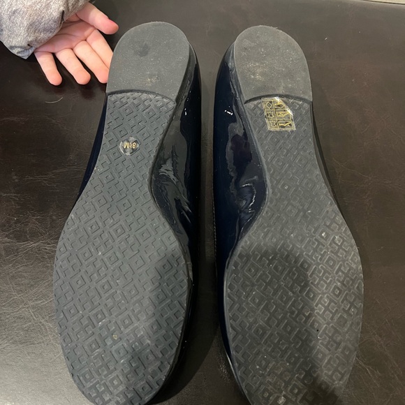 Tory Burch Patent leather upper size 8.5 women. - Picture 3 of 3